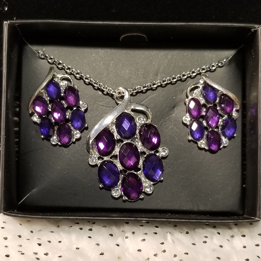 Avon 2pc Purple Necklace set